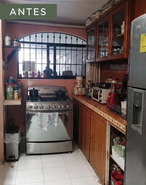 Fotografía del estado previo de la cocina antes de la remodelación
